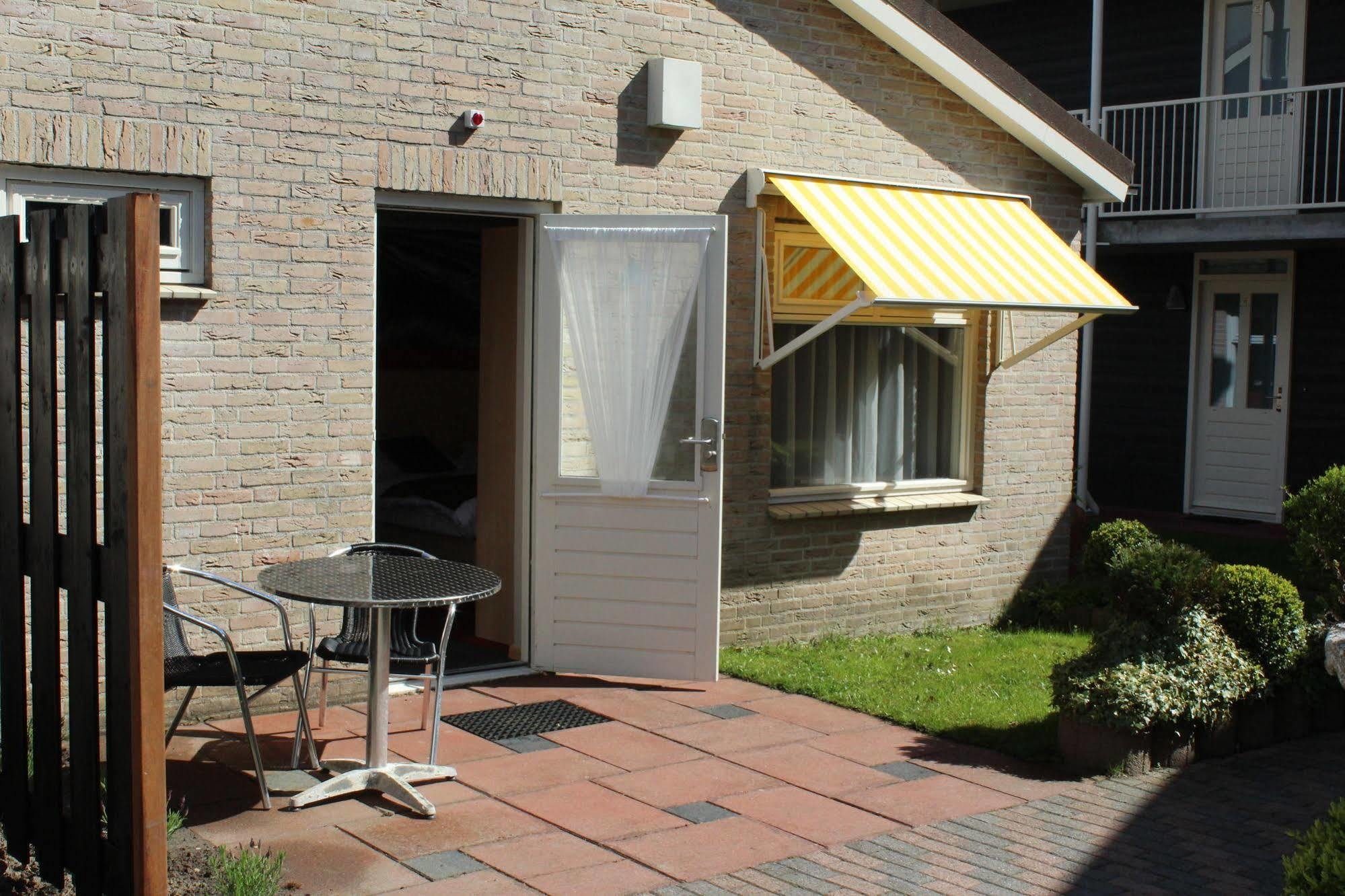 Hotel Restaurant 'T Klokje Renesse Exterior photo